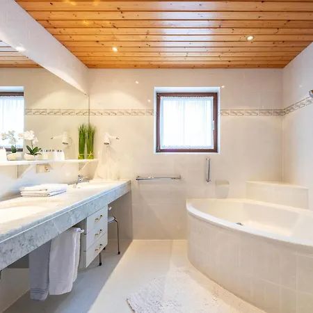 Konukevi Fruehstueckspension-appartementhaus Wasserer Bad Kleinkirchheim